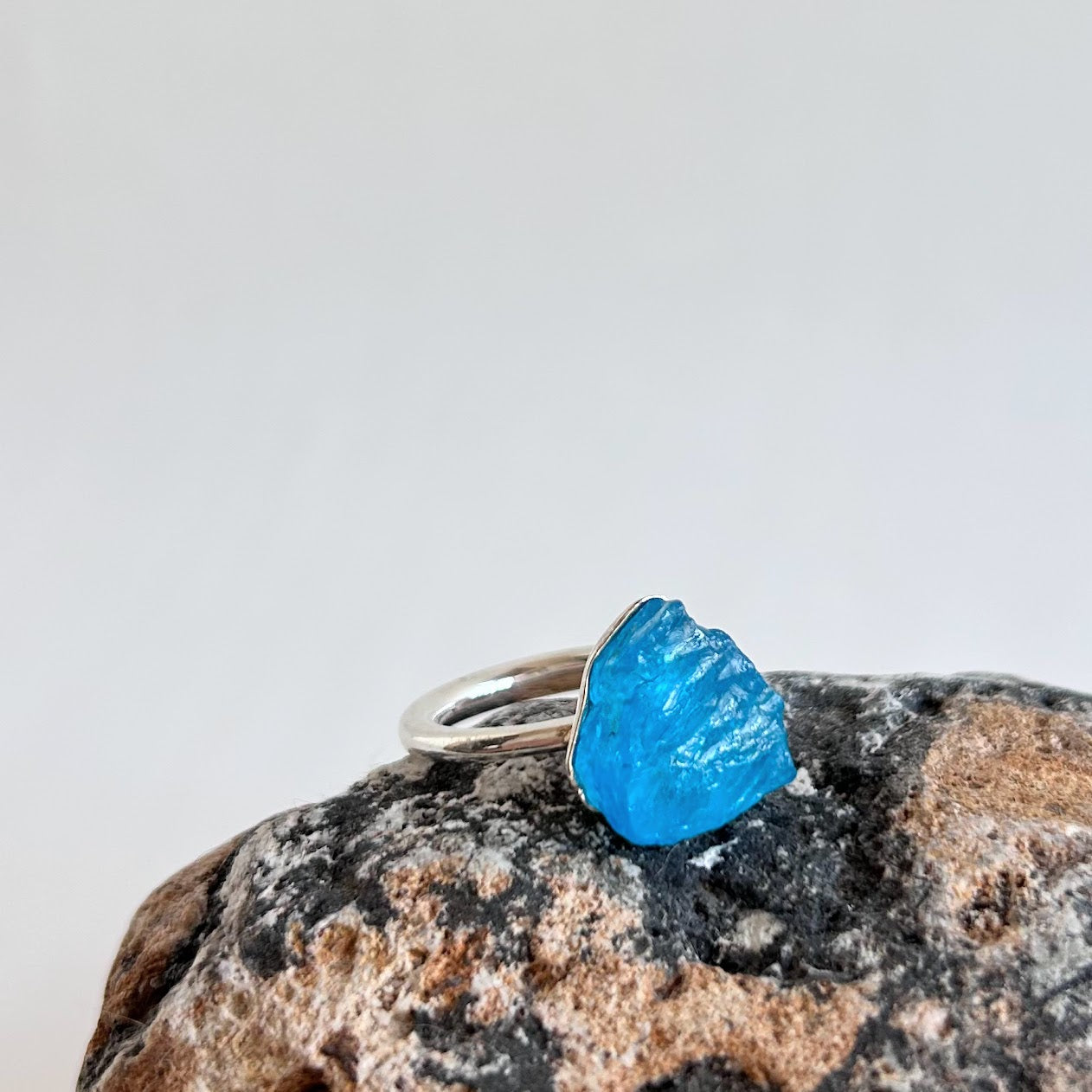 APATITE ROUGH STONE RING F656