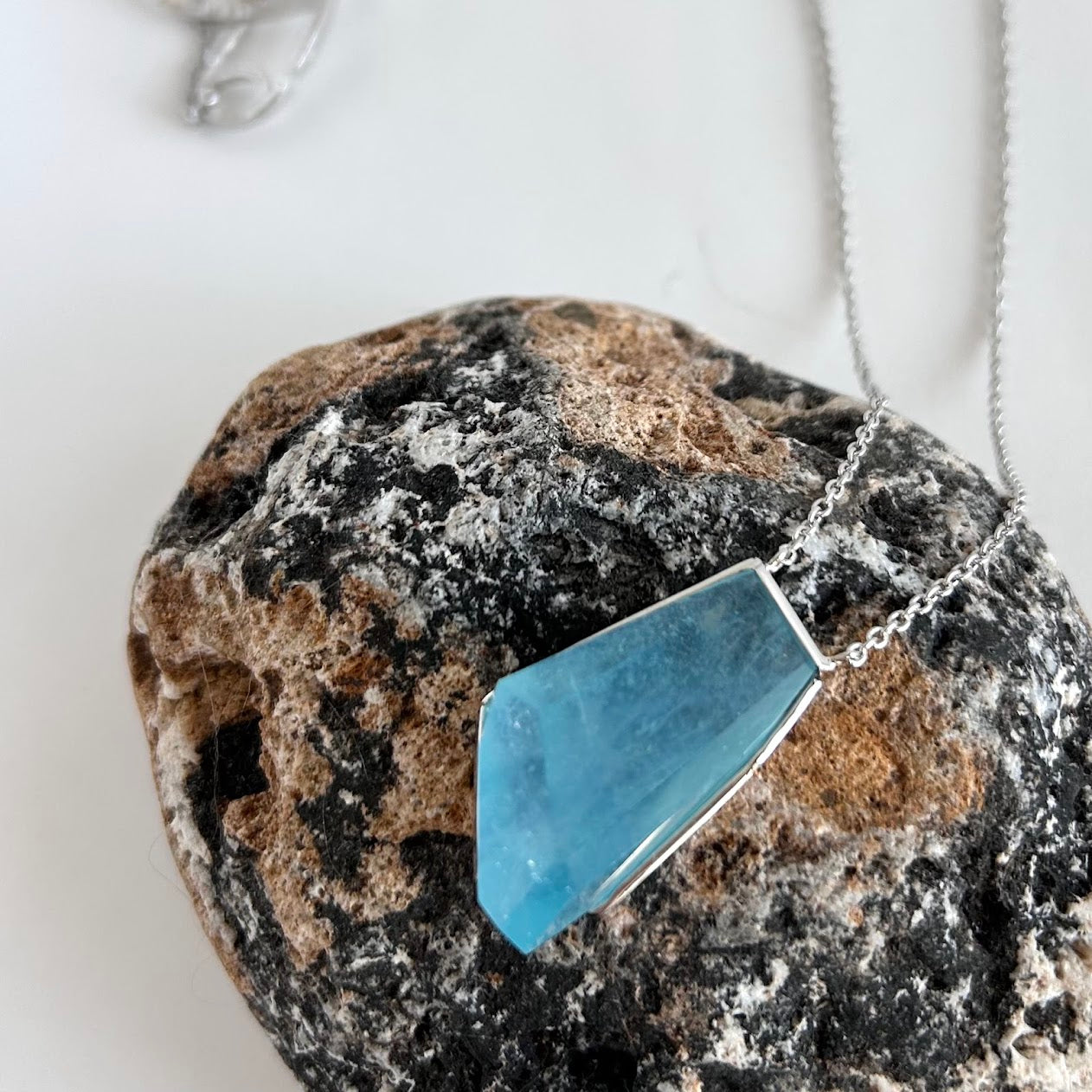 AQUAMARINE PENDANT F653